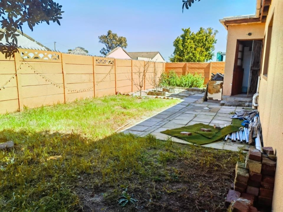 5 Bedroom Property for Sale in Devon Park Village Western Cape